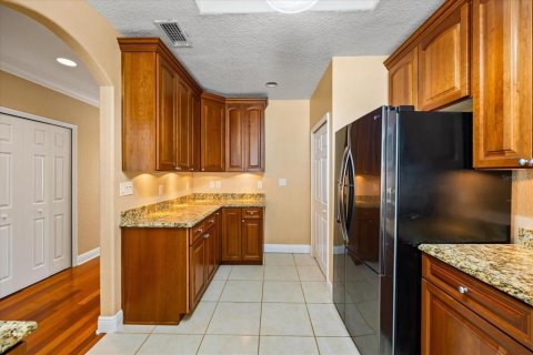 Townhouse in Redington Shores, Florida 3 bedrooms, 236.34 sq.m. № 1372224 - photo 8