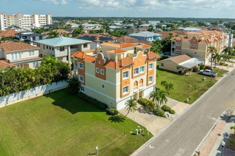 Adosado en venta en Redington Shores, Florida, 3 dormitorios, 236.34 m2 № 1372224 - foto 2