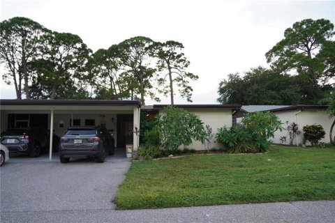 Condo in Sarasota, Florida, 2 bedrooms  № 1372152 - photo 1