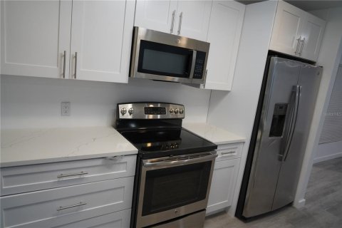 Condo in Sarasota, Florida, 2 bedrooms  № 1372152 - photo 15