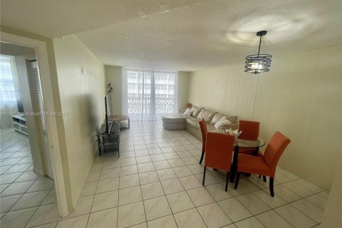 Copropriété à vendre à Hallandale Beach, Floride: 1 chambre, 62.89 m2 № 843413 - photo 7