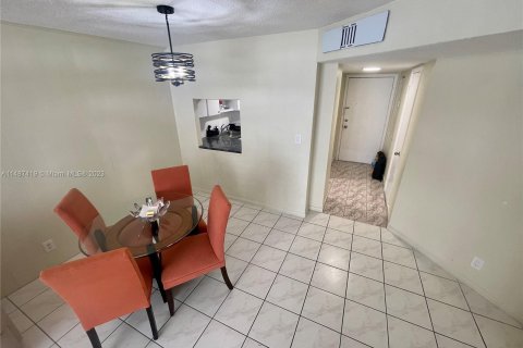 Condominio en venta en Hallandale Beach, Florida, 1 dormitorio, 62.89 m2 № 843413 - foto 9