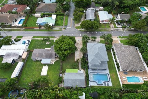 House in Pompano Beach, Florida 2 bedrooms, 86.96 sq.m. № 1383588 - photo 3