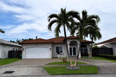 Casa en venta en Miami, Florida, 3 dormitorios, 142.98 m2 № 1383589 - foto 1