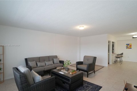 Condominio en venta en Miami Shores, Florida, 2 dormitorios, 107.21 m2 № 547541 - foto 28