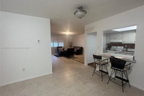 Condominio en venta en Miami Shores, Florida, 2 dormitorios, 107.21 m2 № 547541 - foto 1