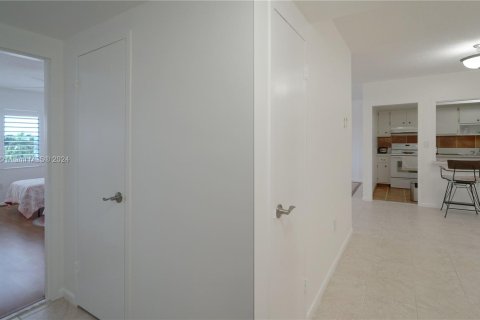 Condominio en venta en Miami Shores, Florida, 2 dormitorios, 107.21 m2 № 547541 - foto 23