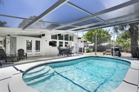 Apartment in Sarasota, Florida 3 bedrooms, 131.83 sq.m. № 220115 - photo 1