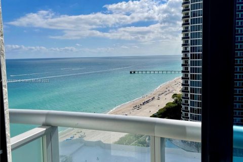 Hotel in Sunny Isles Beach, Florida 2 bedrooms, 93.55 sq.m. № 851343 - photo 12