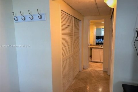 Condominio en venta en Hollywood, Florida, 1 dormitorio, 84.08 m2 № 1415496 - foto 13