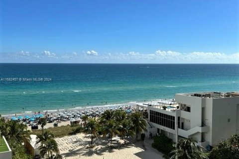 Condominio en venta en Hollywood, Florida, 1 dormitorio, 84.08 m2 № 1415496 - foto 1