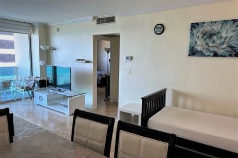 Condominio en venta en Hollywood, Florida, 1 dormitorio, 84.08 m2 № 1415496 - foto 3