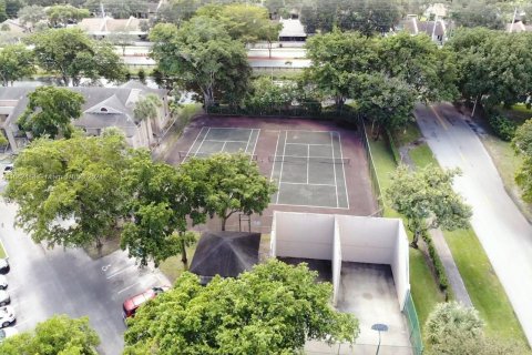 Condo in Pembroke Pines, Florida, 1 bedroom  № 1415494 - photo 16