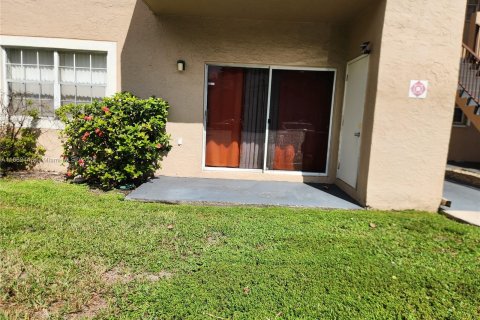 Condo in Pembroke Pines, Florida, 1 bedroom  № 1415494 - photo 17