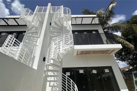 Touwnhouse à vendre à Miami, Floride: 3 chambres, 208.75 m2 № 1094915 - photo 8