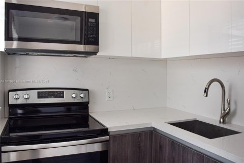 Condo in Miami Beach, Florida, 1 bedroom  № 1094917 - photo 2