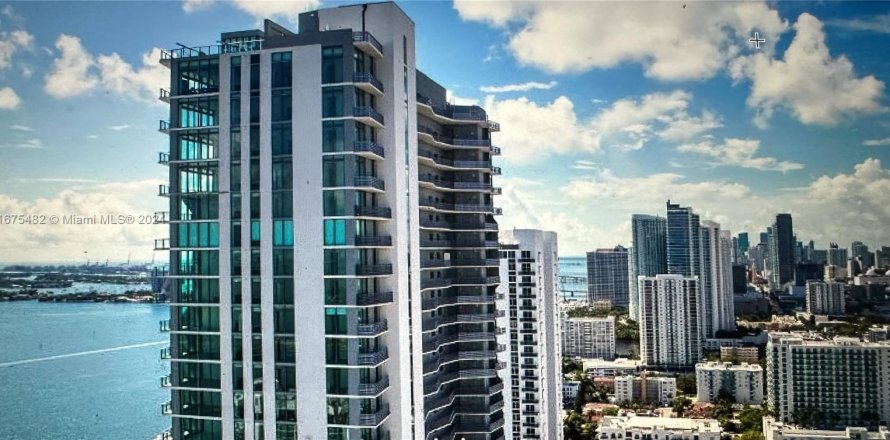 Condominio en Miami, Florida, 2 dormitorios  № 1413562