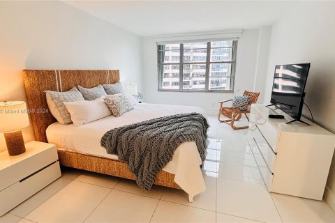 Condo in Miami Beach, Florida, 2 bedrooms  № 1413561 - photo 16