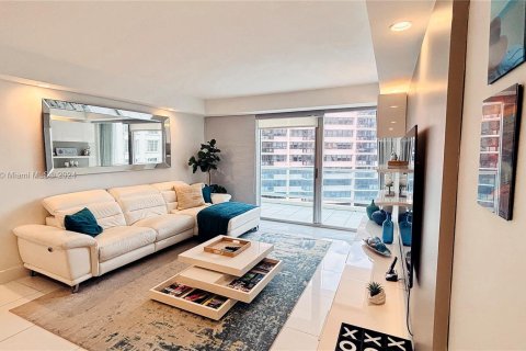 Condo in Miami Beach, Florida, 2 bedrooms  № 1413561 - photo 3