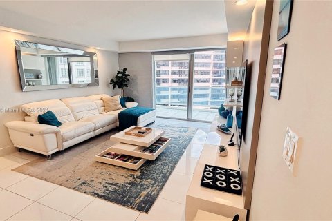 Condo in Miami Beach, Florida, 2 bedrooms  № 1413561 - photo 2