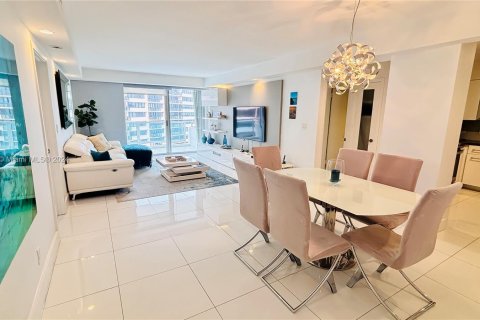 Condo in Miami Beach, Florida, 2 bedrooms  № 1413561 - photo 13