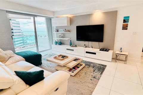 Condo in Miami Beach, Florida, 2 bedrooms  № 1413561 - photo 1