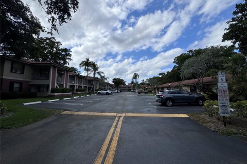 Villa ou maison à vendre à Coral Springs, Floride: 2 chambres, 80.45 m2 № 1215958 - photo 2