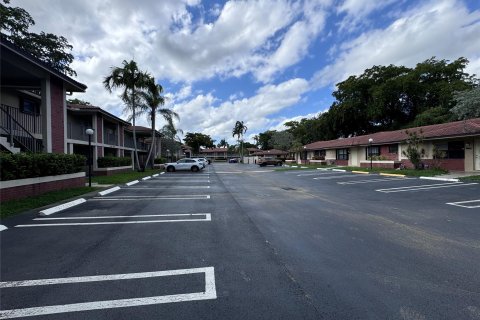 Villa ou maison à vendre à Coral Springs, Floride: 2 chambres, 80.45 m2 № 1215958 - photo 3
