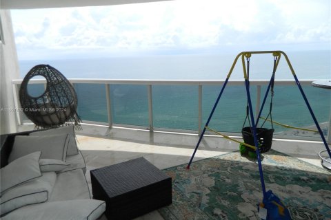 Condo in Sunny Isles Beach, Florida, 2 bedrooms  № 1360329 - photo 1