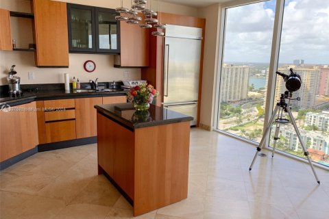 Condominio en venta en Sunny Isles Beach, Florida, 2 dormitorios, 147.71 m2 № 1360329 - foto 3