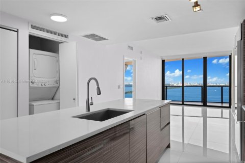 Condo in Miami, Florida, 2 bedrooms  № 1360295 - photo 5