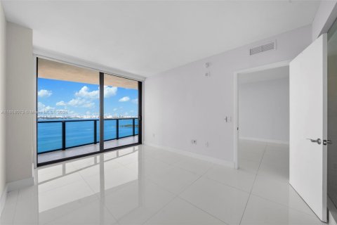 Condo in Miami, Florida, 2 bedrooms  № 1360295 - photo 12