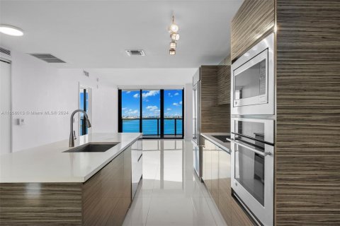 Copropriété à vendre à Miami, Floride: 2 chambres, 101.73 m2 № 1360295 - photo 1