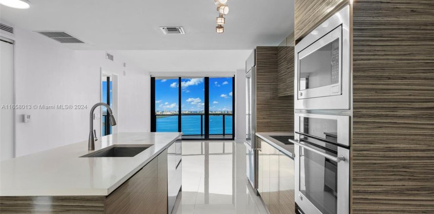 Condo in Miami, Florida, 2 bedrooms  № 1360295