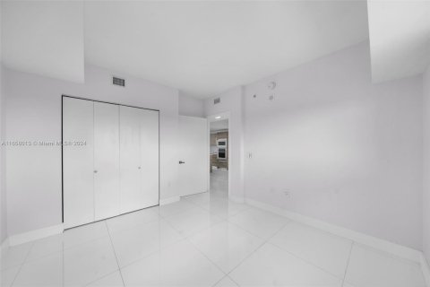 Condo in Miami, Florida, 2 bedrooms  № 1360295 - photo 13