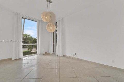 Condo in Aventura, Florida, 4 bedrooms  № 989038 - photo 8