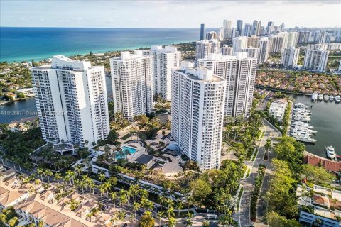 Condo in Aventura, Florida, 4 bedrooms  № 989038 - photo 22