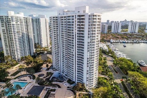 Condo in Aventura, Florida, 4 bedrooms  № 989038 - photo 21