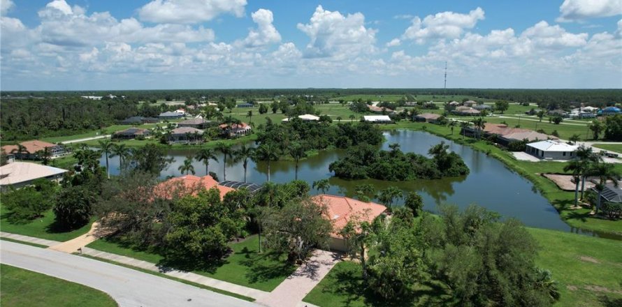 Terrain à Punta Gorda, Floride № 698355