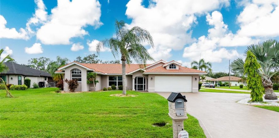 Villa ou maison à Punta Gorda, Floride 4 chambres, 220.83 m2 № 748812