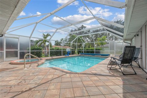 Villa ou maison à vendre à Punta Gorda, Floride: 4 chambres, 220.83 m2 № 748812 - photo 2