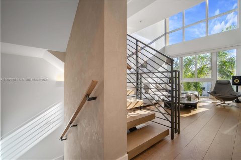 Townhouse in Miami Beach, Florida 3 bedrooms, 233 sq.m. № 1396097 - photo 25