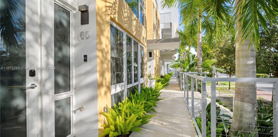 Townhouse in Miami Beach, Florida 3 bedrooms, 233 sq.m. № 1396097