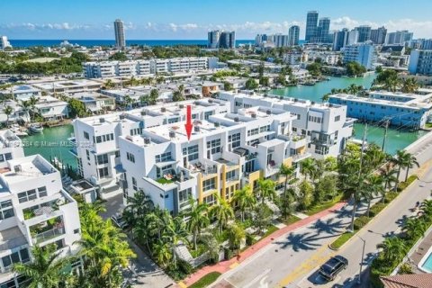 Adosado en venta en Miami Beach, Florida, 3 dormitorios, 233 m2 № 1396097 - foto 4