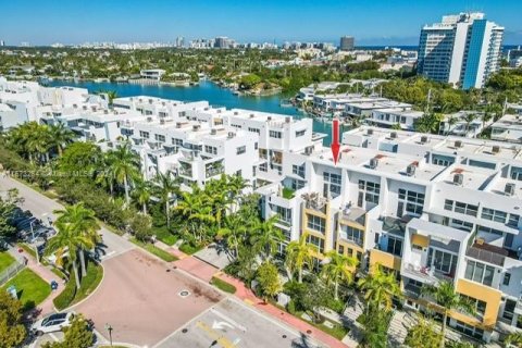 Adosado en venta en Miami Beach, Florida, 3 dormitorios, 233 m2 № 1396097 - foto 6