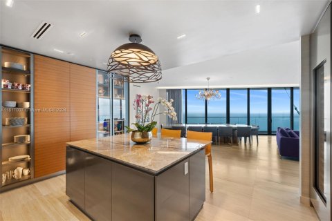 Condominio en venta en Sunny Isles Beach, Florida, 4 dormitorios, 297.84 m2 № 1236089 - foto 3