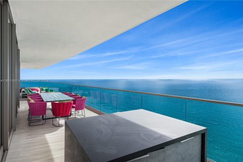 Condominio en venta en Sunny Isles Beach, Florida, 4 dormitorios, 297.84 m2 № 1236089 - foto 16