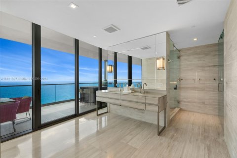 Condominio en venta en Sunny Isles Beach, Florida, 4 dormitorios, 297.84 m2 № 1236089 - foto 15