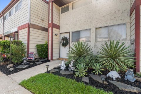 Condo in Orlando, Florida, 2 bedrooms  № 1298780 - photo 1