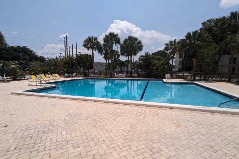 Condo in Lauderhill, Florida, 1 bedroom  № 1177411 - photo 2